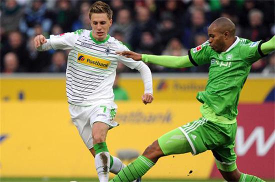 淘汰赛巅峰对决！剑门火箭队击败东城赤兔队，游泳赛场再起波澜；冲刺阶段不容有失(参赛队伍将在赛场上对抗角逐)